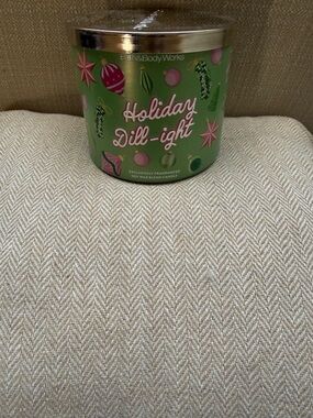 Bath & Body Works Green Holiday Dill-light Candle